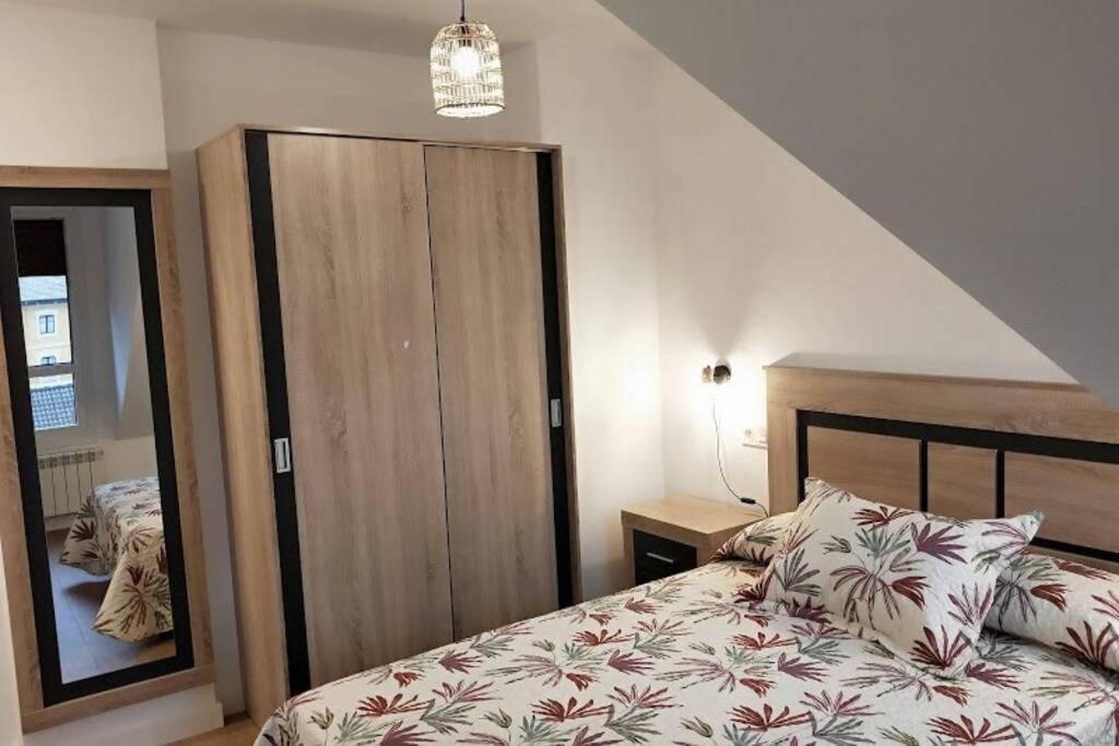 Precioso Atico En El Centro De Cangas De Onis Apartamento Exterior foto